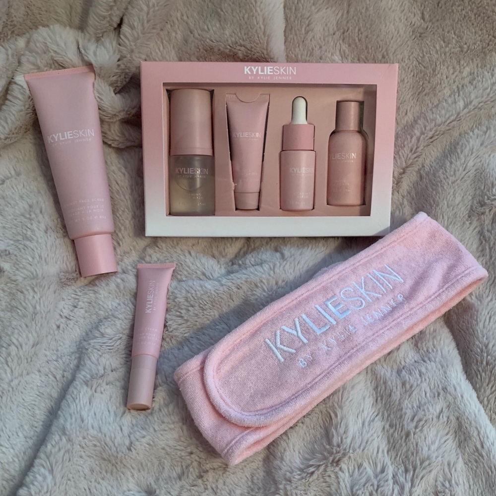 Kylie Skin Bundle, mini travel set w/ extras